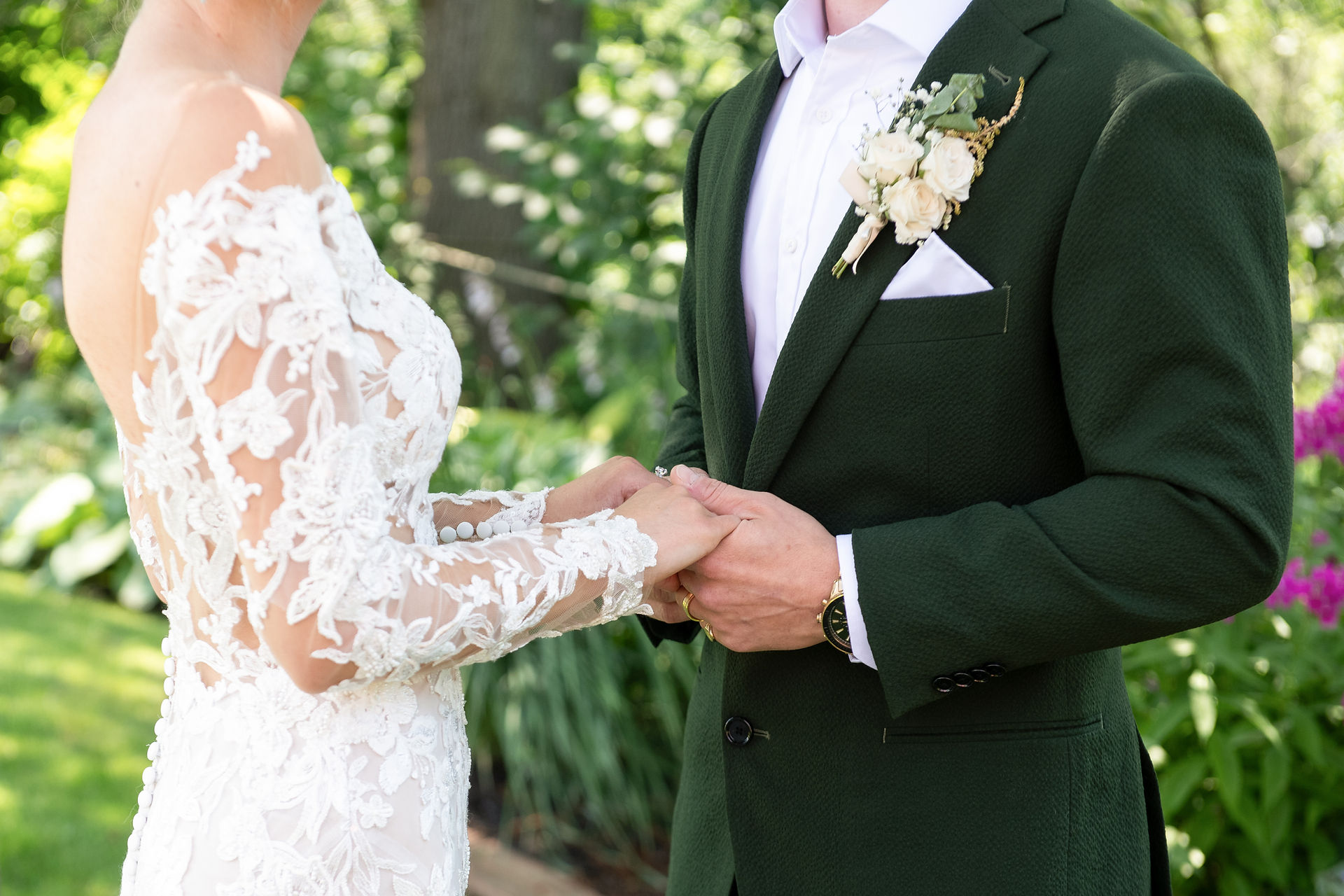 intimate Stonewall Estates wedding in the Niagara Region