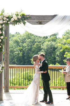 intimate Stonewall Estates wedding in the Niagara Region