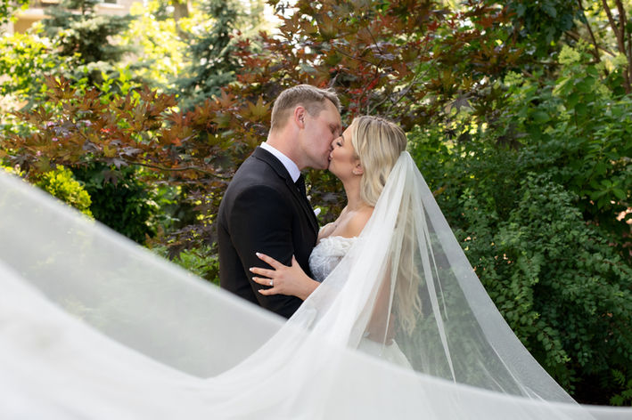 Professional wedding photographer in St. Catharines Niagara Region