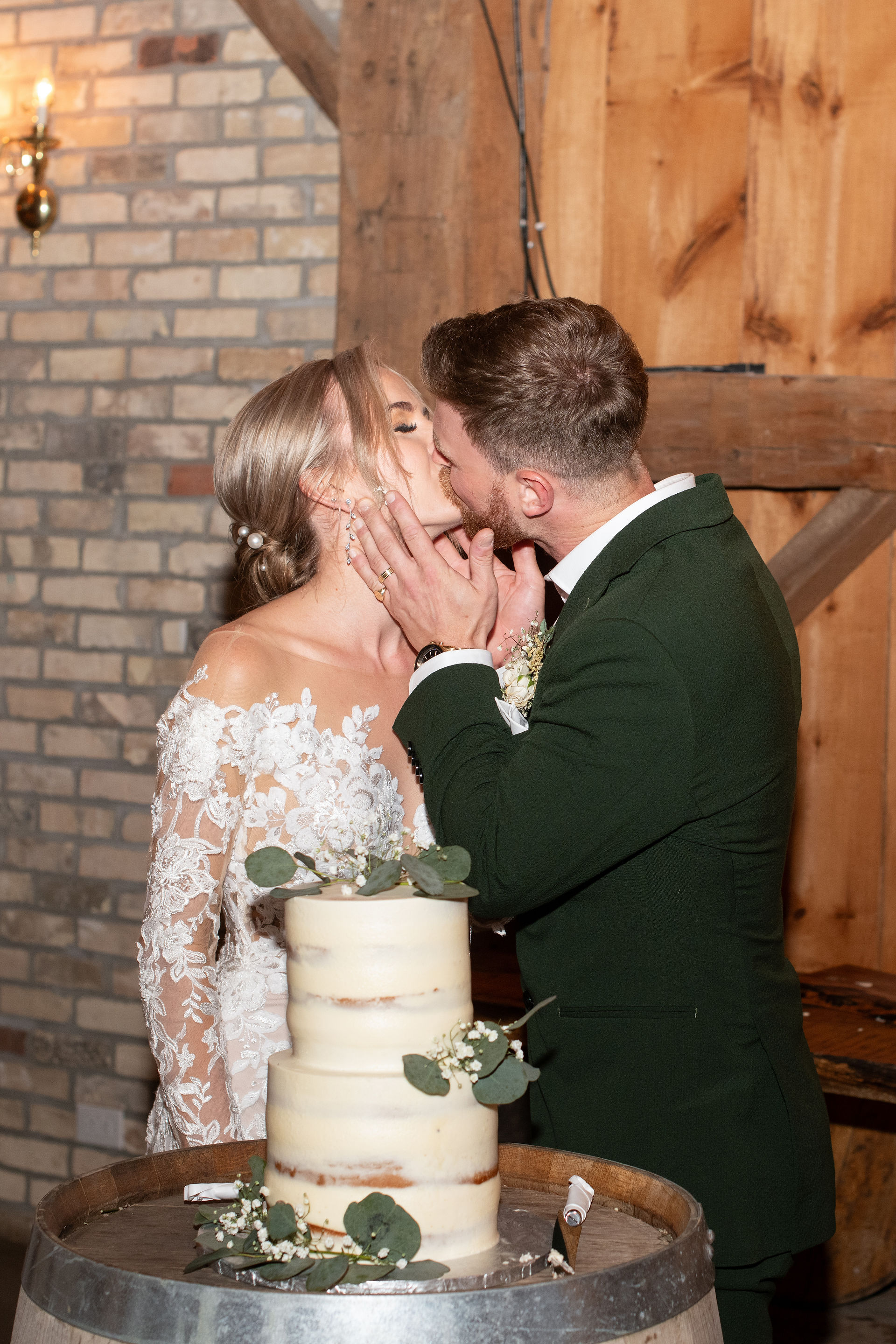 intimate Stonewall Estates wedding in the Niagara Region