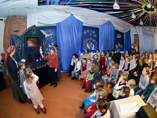 На второй день Праздника Рождества Христова в храме Воскресения Христова в Кадашах состоялся детский