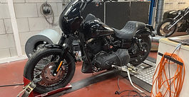 2014 Street Bob met Bassani uitlaat en Arlan Ness luchtfilter