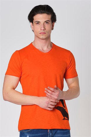 Küçük resim: Duca Blanca V Yaka Pis Kesim Karga Baskı T-Shirt Oranj DBK121274