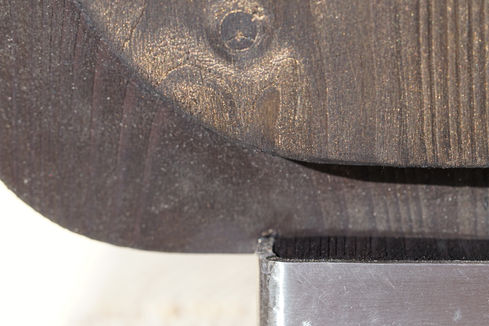 Sculpture bois épicea, acier, encre, détail