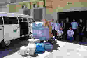 Grupo entregou centenas de kits com materiais de higiene. Foto: divulgação