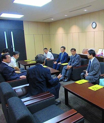 市長室李・太田.jpg