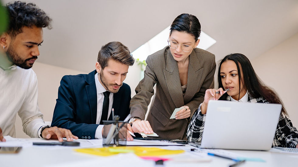 Une équipe de travail en réunion
