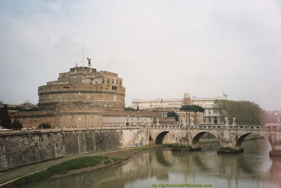 Castel Sant'Angelo, margem rio Tevere, Roma, Italia. By CarbonCreditMarkets
