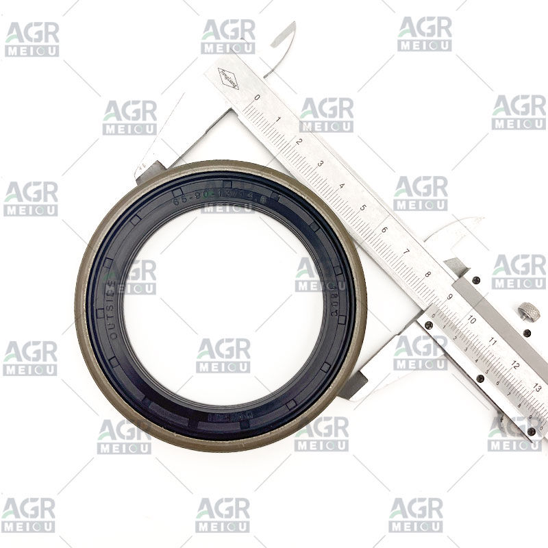 الصورة المصغرة: TRACTOR FRONT AXLE SEAL 65*90*13/14.5 VITON+NBR, 12015928B