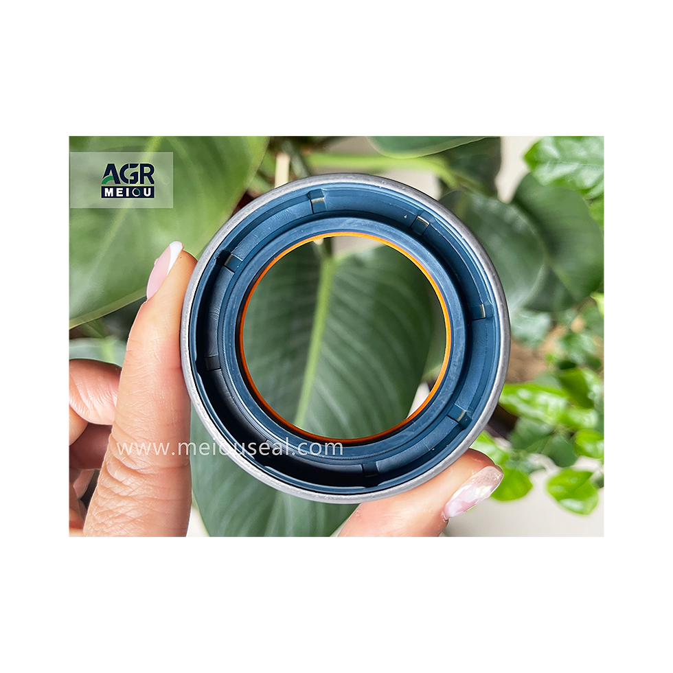 Miniatura: JOHN DEERE ER123208 AXLE DIFFERENTIAL CRANKSHAFT SEAL 45-65-12 NBR+AU