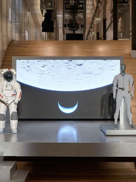 Prada va sulla Luna