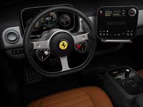 La Ferrari accende la Luce