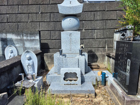 きれいなお墓で手を合わせる。お墓清掃代行で故人への想いを形に