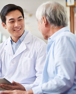 Doctor speaking with a Medicare patient