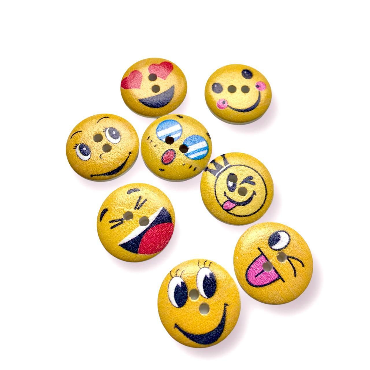 Søte Emoji-knapper i tre til hobby/håndarbeid