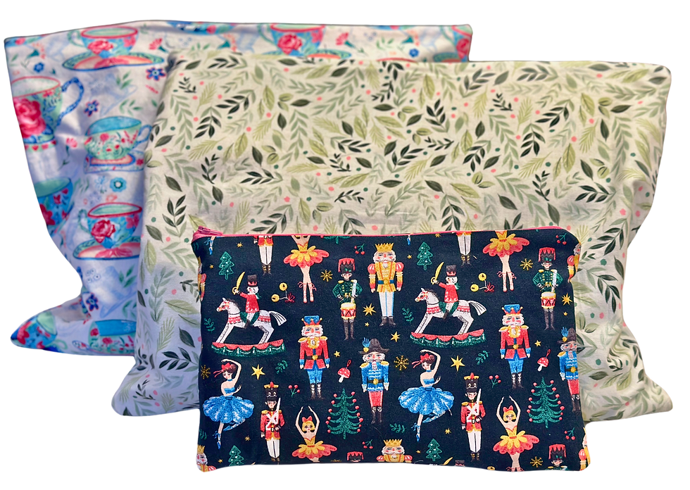 Zipper pouches for storing knitting projects