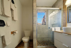 9 Bathroom Full