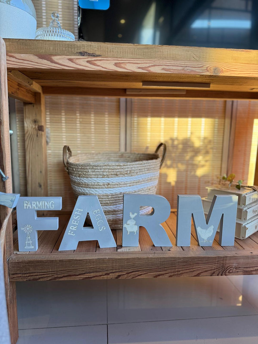 Miniatura: Letras FARM en madera