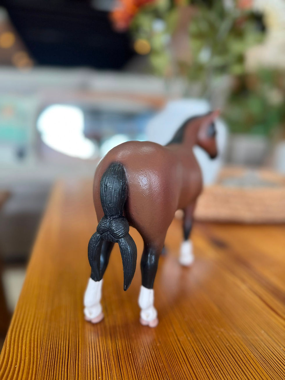 Miniatura: Caballo criollo cola atada (de cerámica) 9