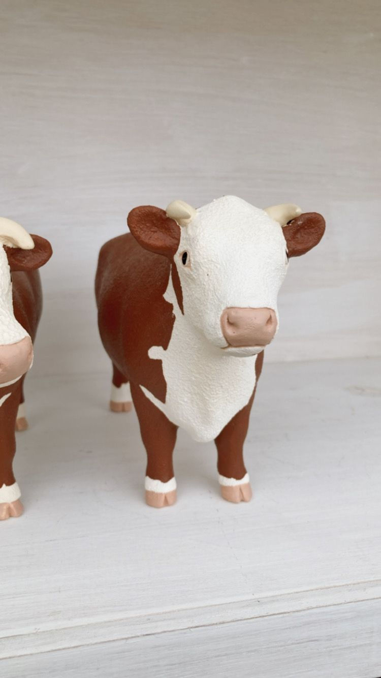 Vaca Hereford (pampa astada) de cerámica