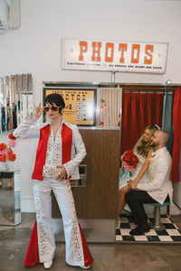 funny picture of the newly married couple