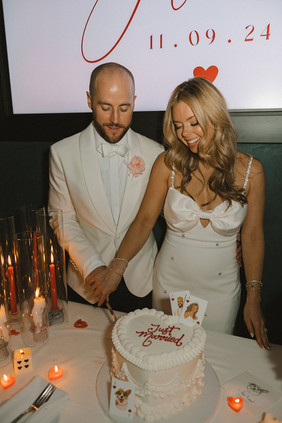 newlyweds cutting their elopement cake
