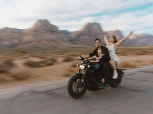 EPIC MOTORCYCLE LOVE STORY: Red Rock Couples Photoshoot in Motion