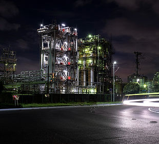contaminacion-ambiental-exterior-fabrica-noche_edited.jpg