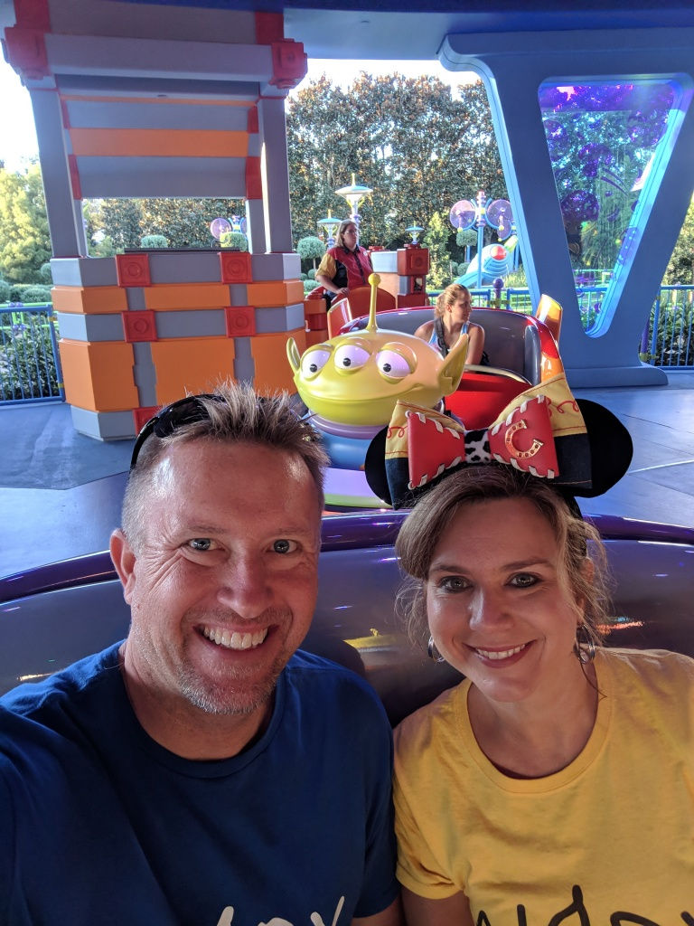 alien saucer passholder play time