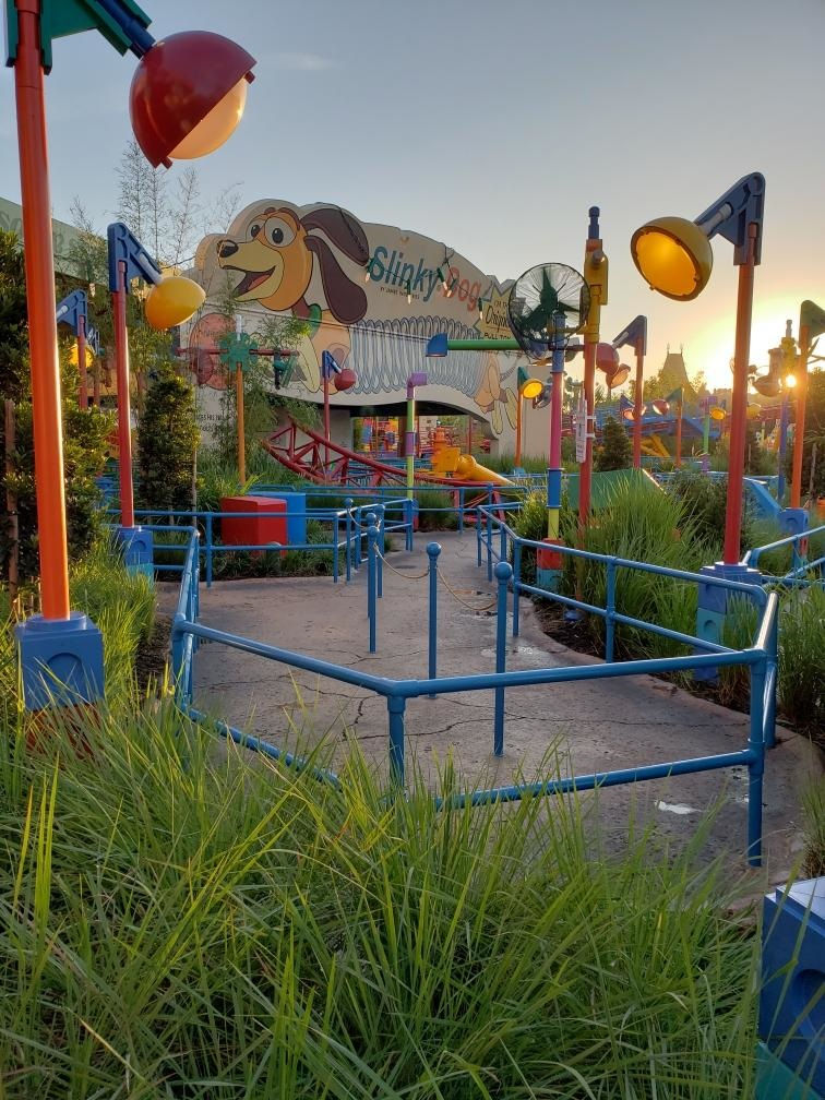 Slinky Dog Dash Queue