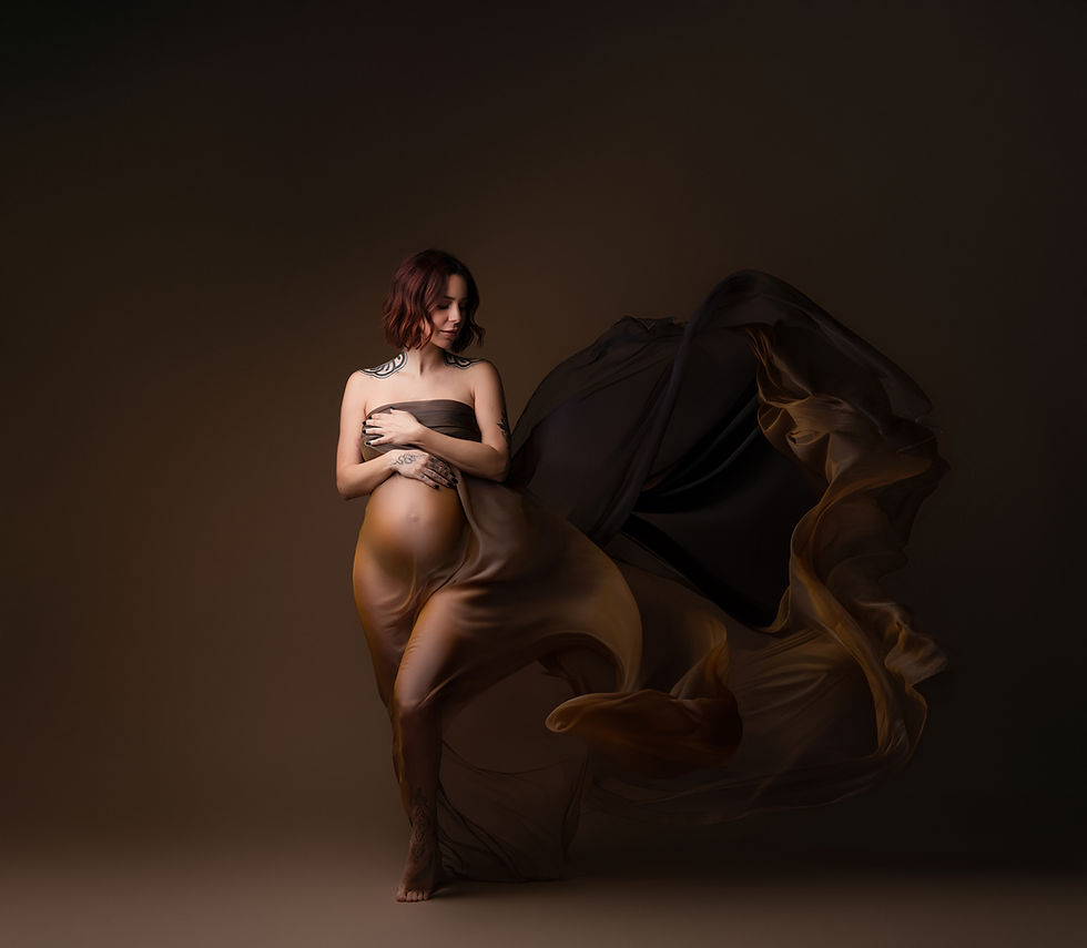 femme enceinte en syudio photo