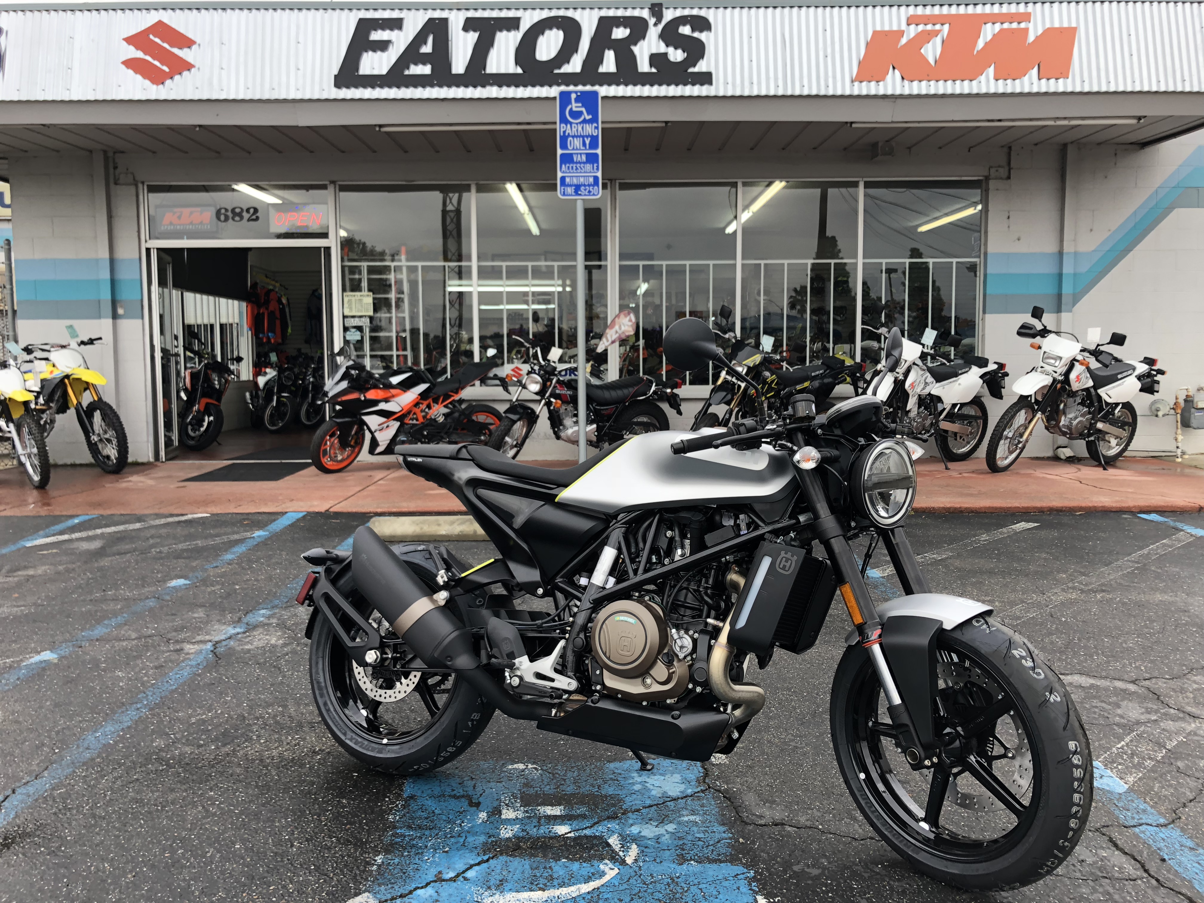 701 VITPILEN 2019