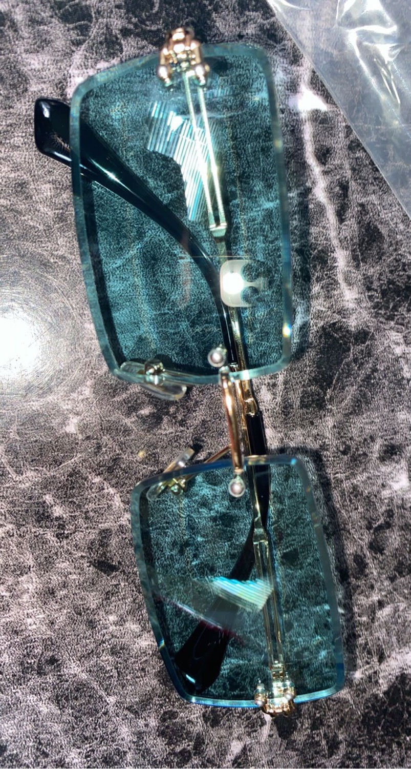 Thumbnail: Unisex shades 2021