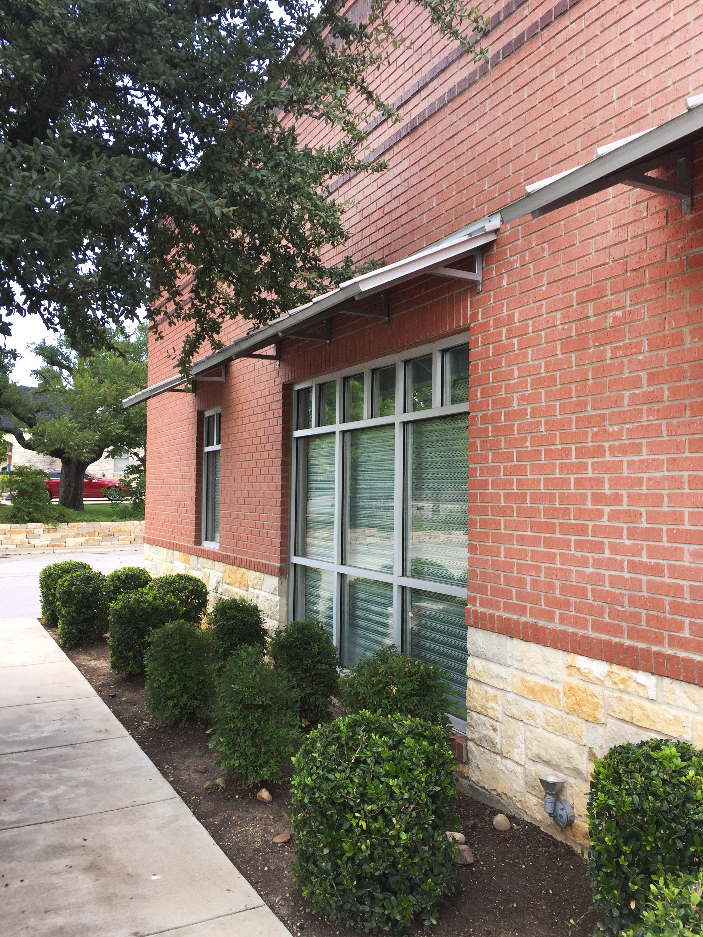Scott &amp; White Pharmacy Belton nealarchitects