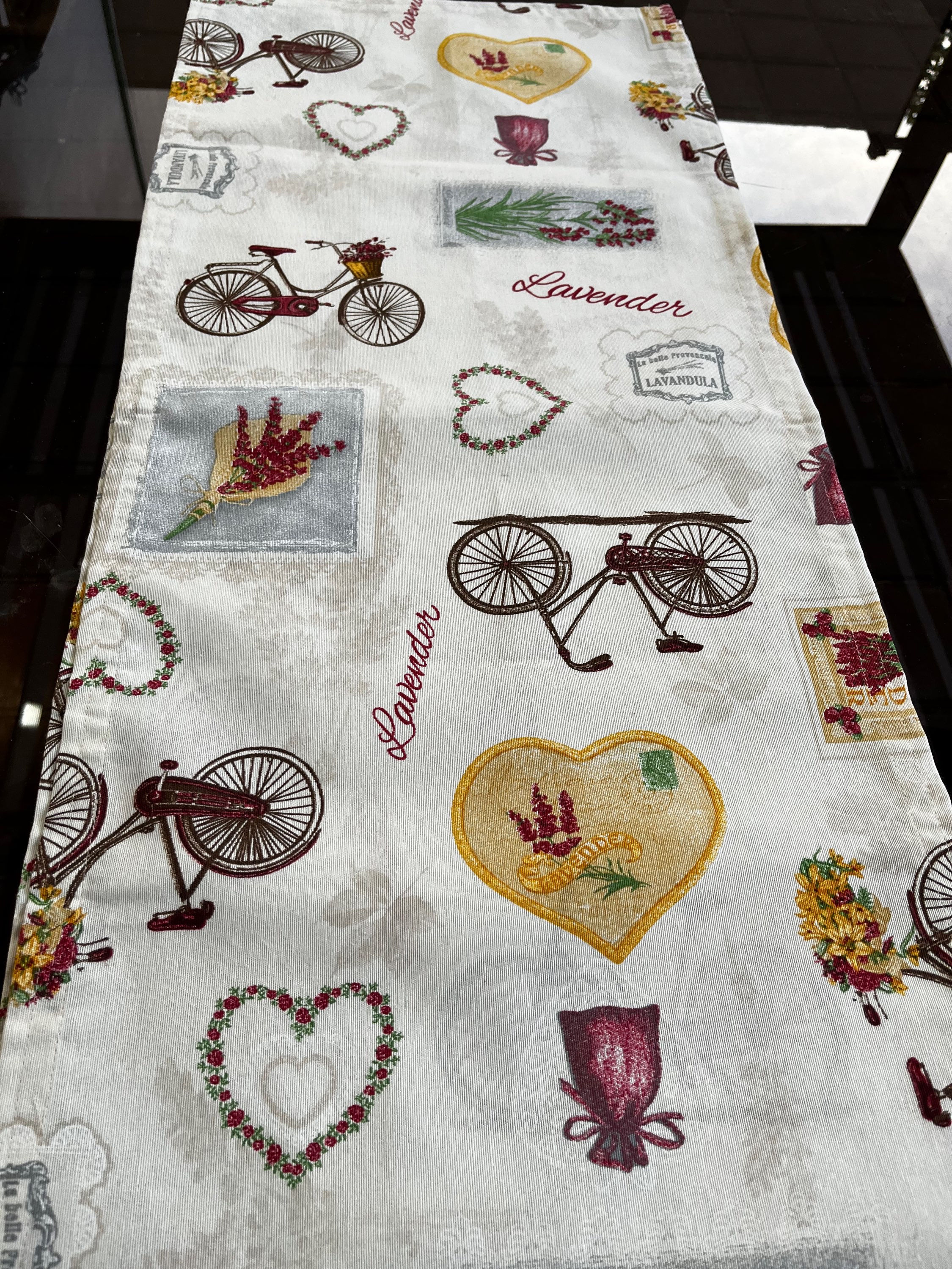 Camino de mesa- Lavanda y corazones 