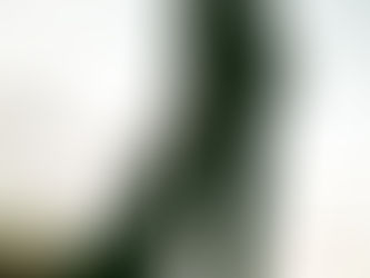 低角度突顯帥氣模特兒穿著BULZHIT的東方部落圖騰Y2K黑色水鑽衛衣套裝