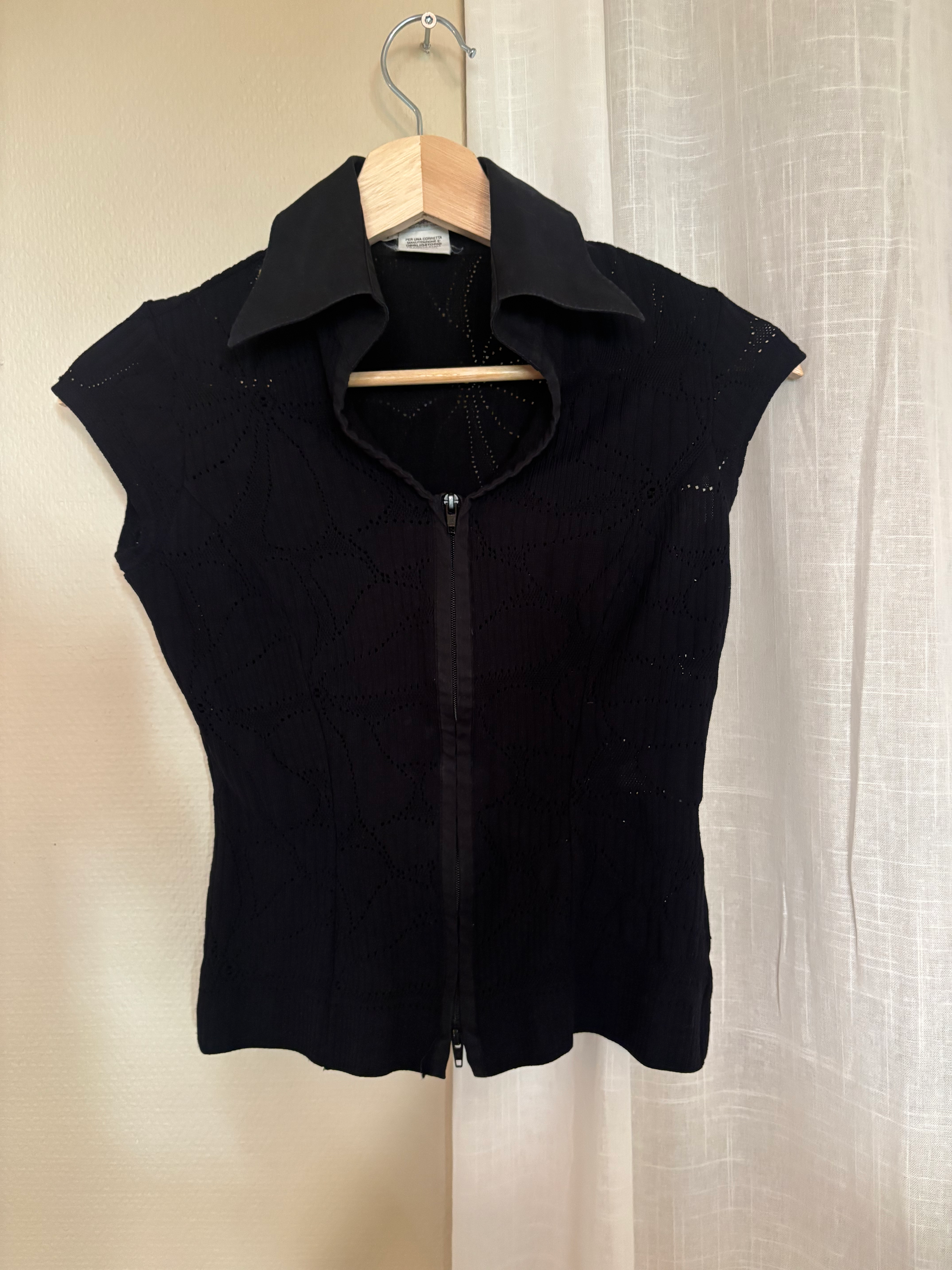Black Structured Zip Top with Textured Pattern – XS
