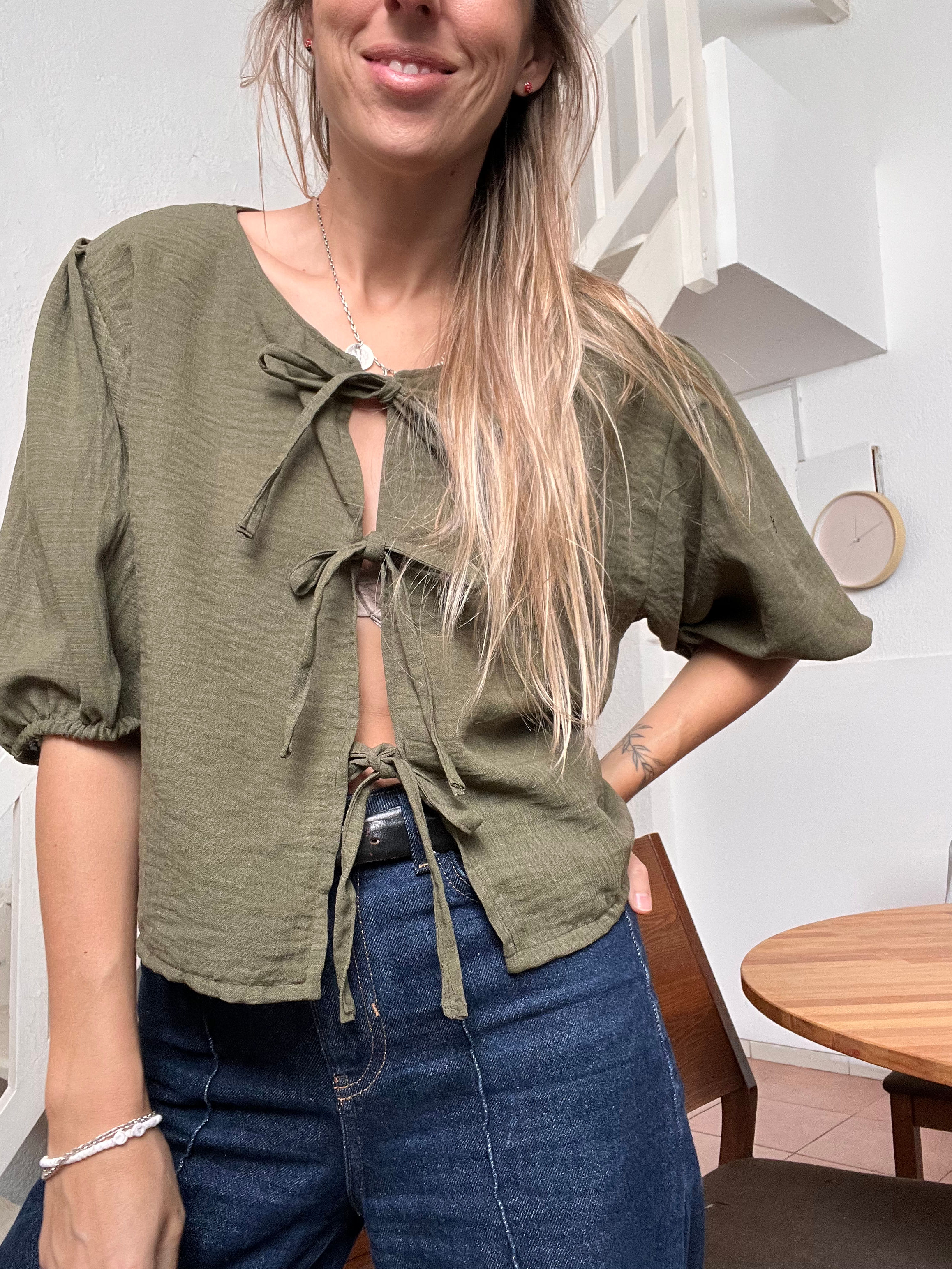 BLUSA TRES MOÑITOS LINO VERDE