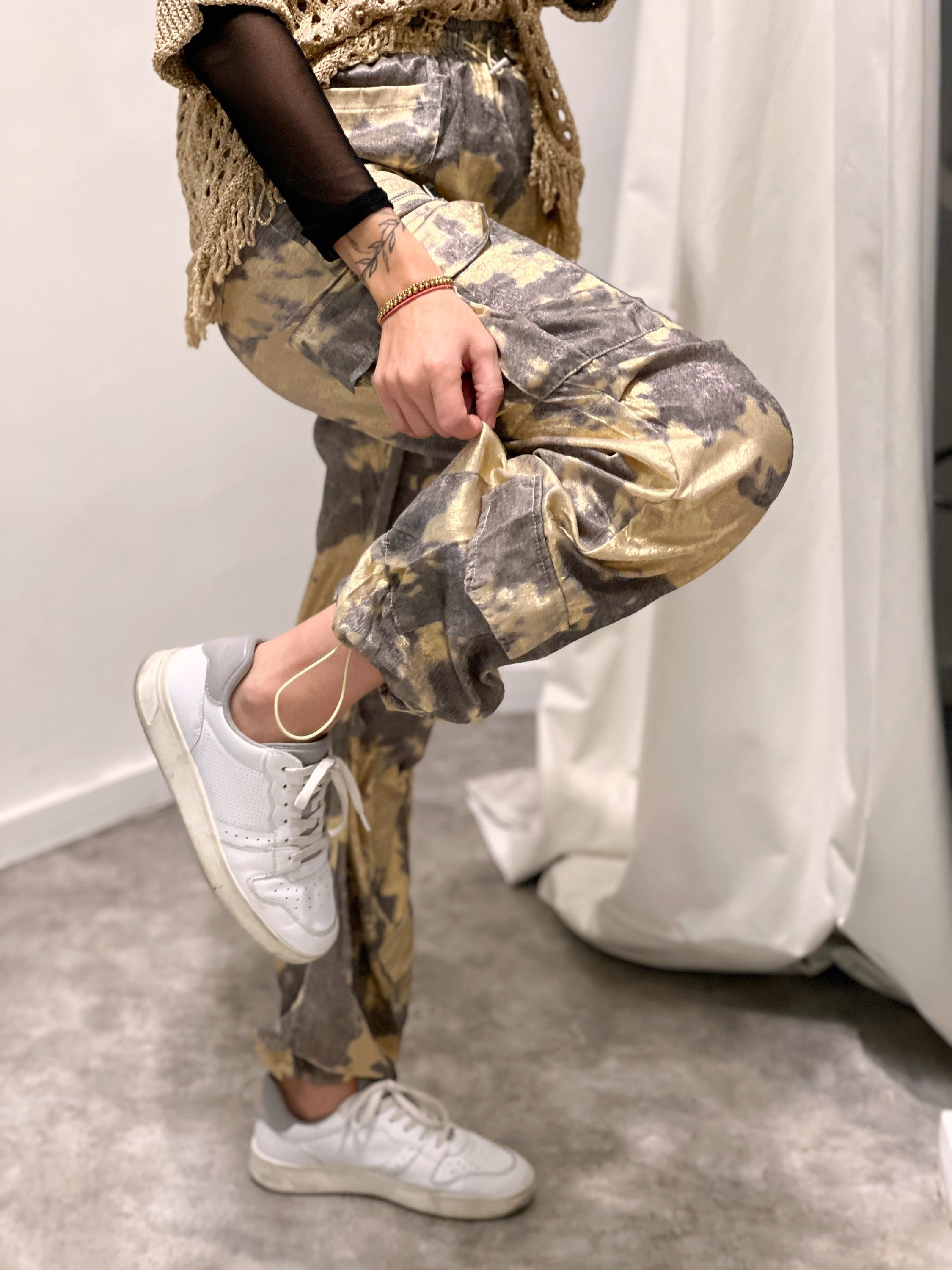 PANTALÓN CARGO SATINADO