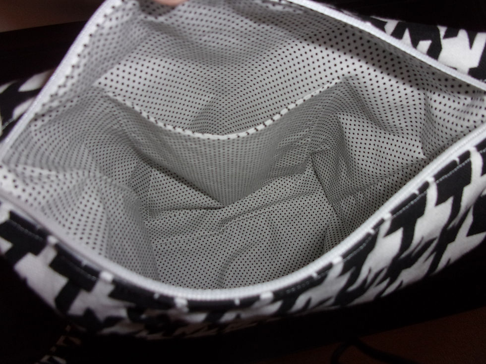 Thumbnail: Zippered Houndstooth Purse