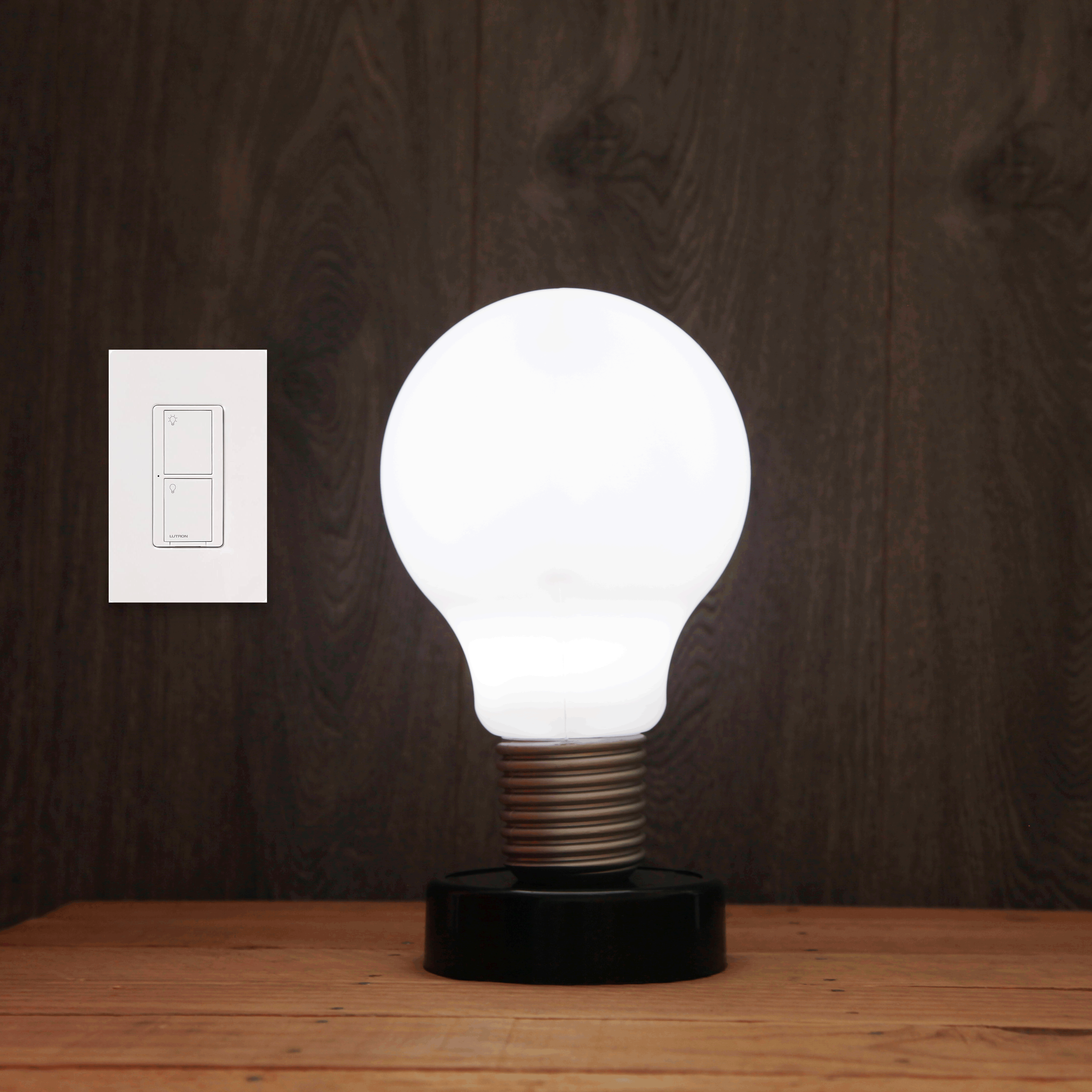 Con el dimmer caseta wireless podrás encender y apagar las luces de tu casa donde te encuentres.