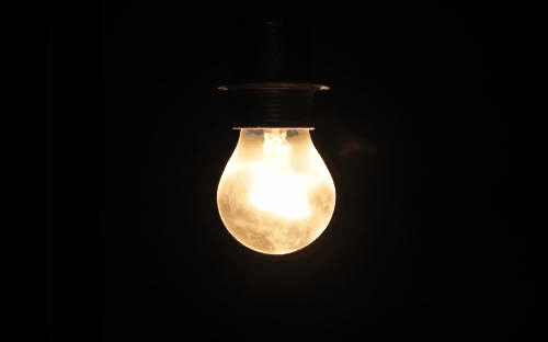 Otro consejo que te damos es que revises bien los focos que vas a colocar, toma en cuenta que estos dimmers no son compatibles con todos los focos reguladores que existen, una de las formas en las que te puedes dar cuenta de este caso es: que tu foco se quede encendido y no apague por completo o que se presente parpadeos a la hora de regular las luces.