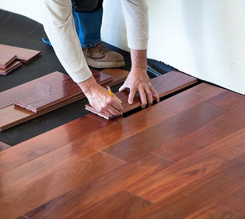 installing-hardwood-floor-picture-id170040982.jpg