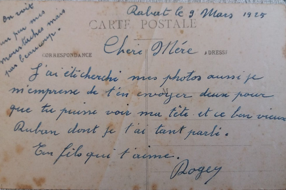 Verso de la carte postale montrant Roger montant Ruban
(source : Archives familiales)
