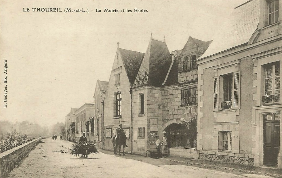 Les écoles communales du Thoureil à la fin du XIXème siècle (source : Archive familiale)