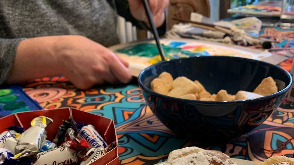 Douceurs faites maison et bienveillance : les ingrédients essentiels de notre refuge créatif.