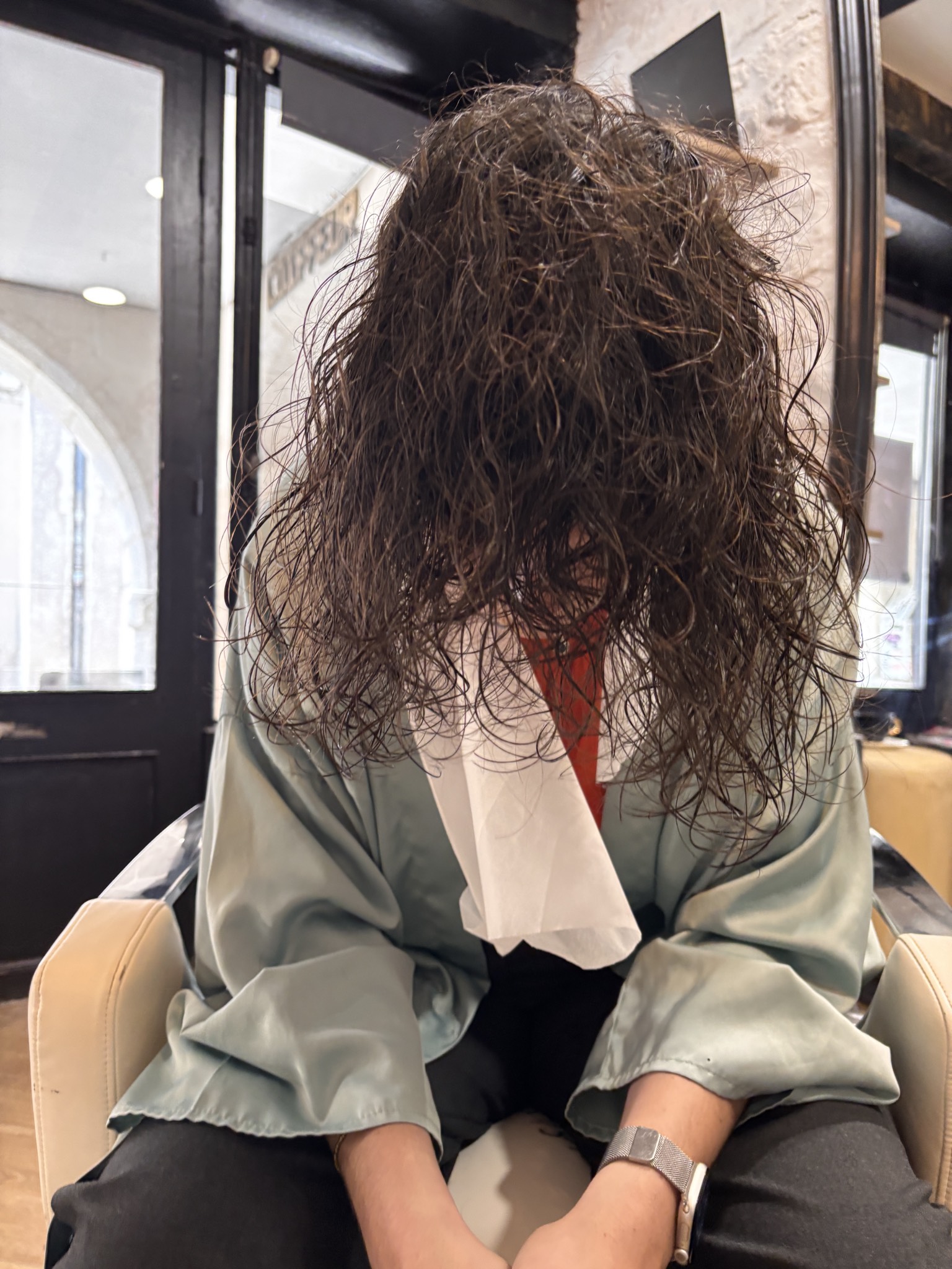 Cliente en soin, cheveux longs