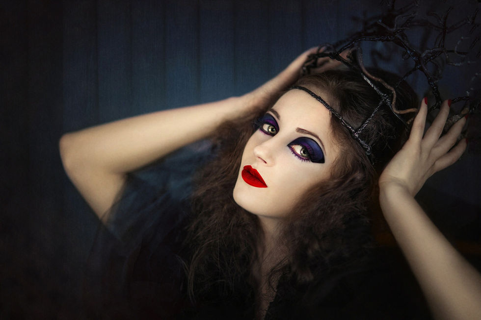 Embracing the Evil Queen - A Fairytale Reading of Transactional Analysis