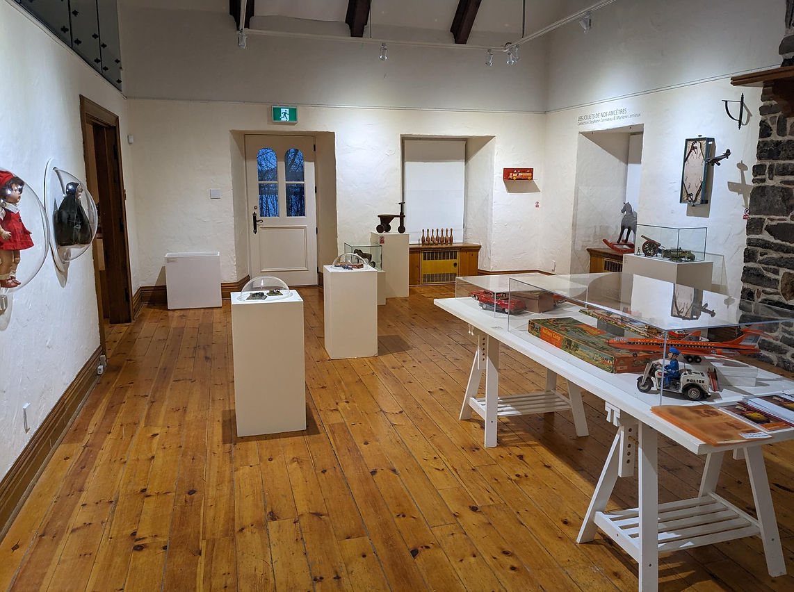 Exposition Les Jouets de nos Ancêtres de la Maison de la Culture Chartrand de Rivière-des-Prairies