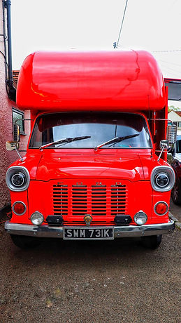 Vintage food truck Smokin' Hot